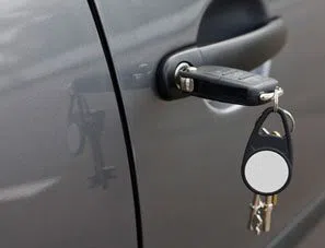 Golden Locksmith Services Louisville, KY 502-369-1672 - 21-Unlock-Car